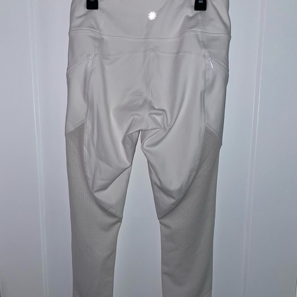 Athleta Mesh Contender capri in white, Size S - Picture 2 of 6